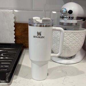 Stanley White 40 ounce quencher cup Mug